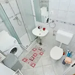 伊维察公寓 *