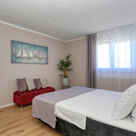 Apartment Ivica *