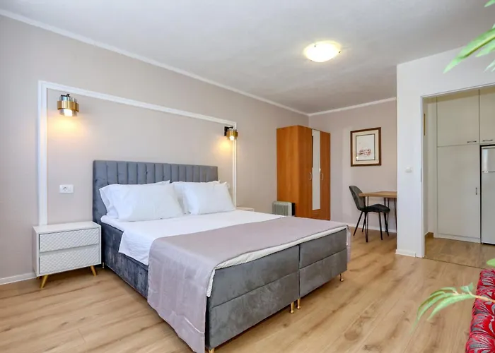 Ivica アパート ザダル