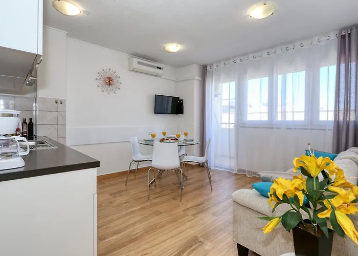 Ivica アパート ザダル