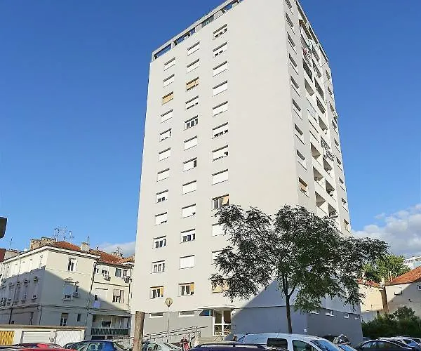 アパート Ivica ザダル